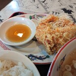 らーめん 紫龍 - 2020年10月　唐揚げとライス