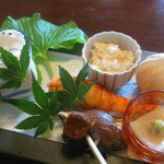 Kappo Risuke - 八寸　蒸海老寿司、鯛の子、胡麻豆腐、バイ貝など