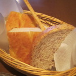 ホルトの木 - フォカッチャやグリッシーニなど自家製パンが５種類です。
