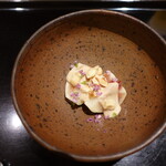 にい留 - 無花果の胡麻和え：ヘーゼルナッツがアクセントになって美味しい♪