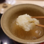 にい留 - 鱧をクエのスープに入れるとスープの深みも増しておいしい！