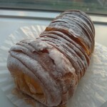 パン家のどん助 - クリームホーン