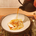 ラチュレ - 猪肉のラビオリ、鹿のコンソメ