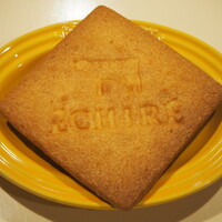 金の缶と白の缶 どちらがお好み 彡エシレバターたっぷりの王道ざっくりクッキー ๑ ๑ By Yuyuyu0147 エシレ マルシェ オ ブール Echire Marche Au Beurre 梅田 スイーツ その他 食べログ