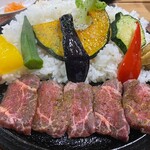 なんぷてい - 黒毛和牛A5クラスの肉を使用してます。作ってから３８年たちます