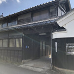 松浦酒造場 - ここを入ると直販所があります。