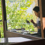 徳山鮓 - 鮎を焼く徳山さんの御子息⁉️