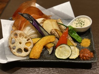 zekkouchousakabamiraichikkin - こだわりの茨城野菜の素揚げ、特製ディップソースでさらに格別。