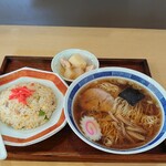 Taishin Chuuka Ryouri Ten - 本日のランチ ラーメン＋チャーハン(中)