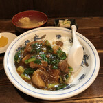星華園 - 料理写真:特製飯（バラ肉、青菜の煮込み）¥870