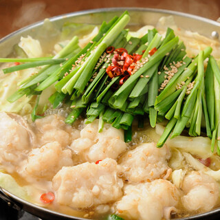 Specialty! "Chicken hot water soup Motsu-nabe (Offal hotpot)"