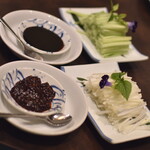 盤古殿 秋葉原UDX店 - 北京ダック１羽（５，８００円＋税）の『タレと薬味』２０２０年１０月