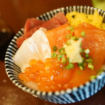 Gyokai To Chuukasoba Totoyamichi - セット海鮮丼