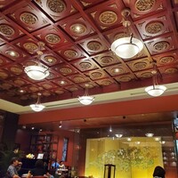 萬珍樓 本店 - 豪華絢爛な内装
