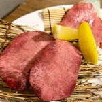 熟成焼肉とクラフトビール カドウシ - 