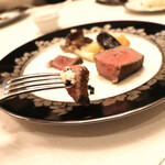 神戸牛炉釜炭焼ステーキ銀座一宮 - 山山葵と自家製胡椒でいただくステーキ