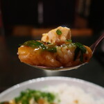 然 - 島ラー油のスタミナマーボー豆腐丼リフトアップ