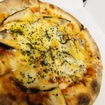 旬魚酒房 金八 - ニューファーム山元さんの肉厚椎茸を使用した地元ピザ
