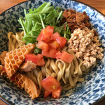 ラーメン イッケン - ガーリックチップスが存在感ある！