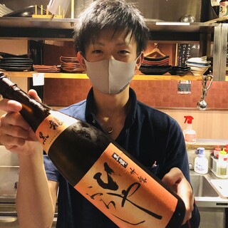 縣內外的地酒為主，擁有超過80種多樣化的飲品選擇