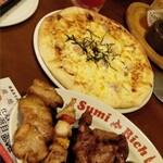 炭焼きイタリアン酒場 炭リッチ - 若鶏テリマヨピザ＆やきとり盛り合わせ