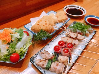 Ikkatu - 色々な串焼き2本2２0円～　　串揚げ2本250円～