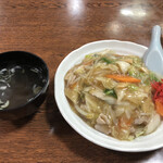 香鑪峰 - 中華飯740円スープ付き。