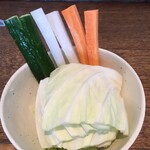 野菜スティックとキャベツ