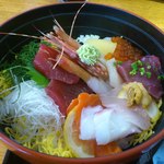 お魚天国 海鮮食事処 - 海鮮丼のアップ