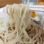 らーめん弥七 - しっかりと〆られたツルツル麺