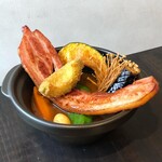 スープカレー 森のバター - 野菜のスープカレー+ベーコンステーキトッピング