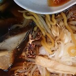 栄恵町ふじや食堂 - 恵庭ブラック。
            ラーメンチャーシューをメインに写したはずが失敗w