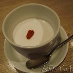 焼肉 神戸屋 - ココナッツ杏仁豆腐(￥300)