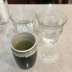 ヤゼット アグリ カフェ - お茶、白湯、冷水