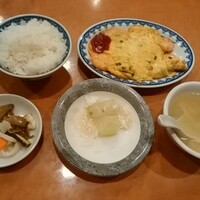 横浜中華街 北京飯店 - サービスランチのえびたま