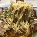 ちえちゃんラーメン - 麺は太めの平打ち