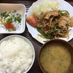 居喰処 光 - 2020/10/02
      日替り 豚生姜焼定食 500円
      小鉢 釜揚げシラスとイクラ
      ✳︎マグロ赤身 サービス