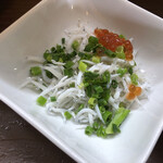 居喰処 光 - 2020/10/02
      日替り 豚生姜焼定食 500円
      小鉢 釜揚げシラスとイクラ
      ✳︎マグロ赤身 サービス