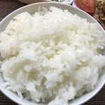 居喰処 光 - 2020/10/02
      日替り 豚生姜焼定食 500円
      小鉢 釜揚げシラスとイクラ
      ✳︎マグロ赤身 サービス
