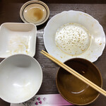 居喰処 光 - 2020/10/02
      日替り 豚生姜焼定食 500円
      小鉢 釜揚げシラスとイクラ
      ✳︎マグロ赤身 サービス