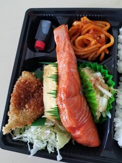 Bentouno Hachiwaka - 鮭弁当のおかず