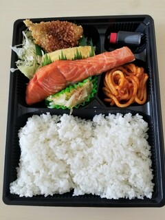 Bentouno Hachiwaka - 鮭弁当 810円