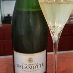 日本料理 TOBIUME - お酒①ドゥラモットNV(シャンパーニュ、フランス)
      葡萄品種:シャルドネ100%