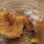 日本料理 TOBIUME - ③無花果のコロッケ
      外はカリカリだけど割ってみると中の無花果の蜜が溢れ出ます。
      とても甘いが後味が甘酸っぱくなる技ありの一品。
      田代シェフのセンスを感じます。