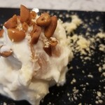 日本料理 TOBIUME - ⑭早熟柿(福岡県朝倉産)の白和え
      シャキとした食感、香りと甘み、胡麻の白和えでさっぱりと頂きました。