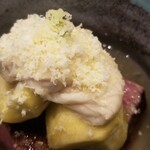 日本料理 TOBIUME - ⑮宮崎牛A5ランクのシャトーブリアン、利平栗、湯葉、上にはパウダー状にした栗載せ
      栗ってお肉に合うの？と思いつつ、どんな感じなのかワクワク。