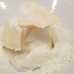 日本料理 TOBIUME - ⑱梨&梨シャーベット&梨パウダーのデザート
      梨は豊水(福岡県芦屋産)でシャーベット、スライス、パウダーと色々と工夫を凝らしてあります。