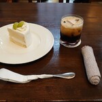 花の木珈琲店 - ①シャインマスカットケーキ 300円