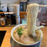 手打ちラーメン 谷家 - 麺リフト