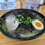 豚骨ラーメン 新井商店 - 豚骨ラーメン、バリカタ、キクラゲ